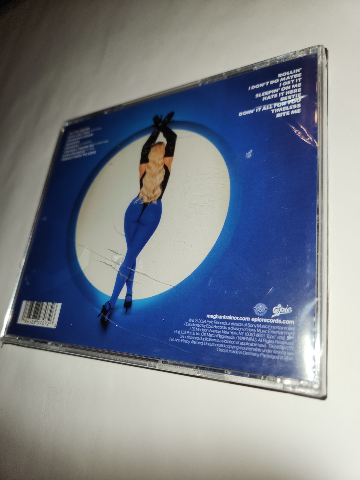 MEGHAN TRAINOR – TIMELESS – TARGET EXCL + 1 EXTRA TRACK Cracked Case
