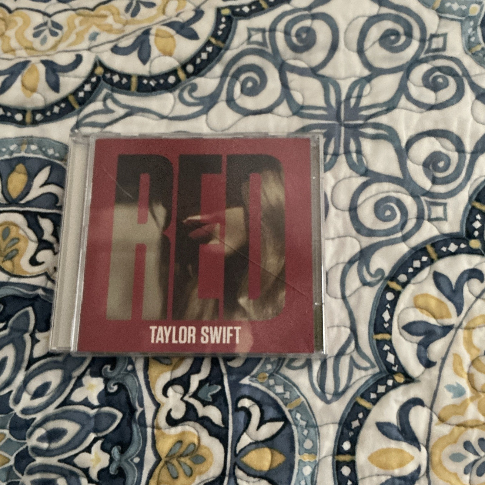 TAYLOR SWIFT “Red” DELUXE EDITION Big Machine Records, 2 Disc CD Set