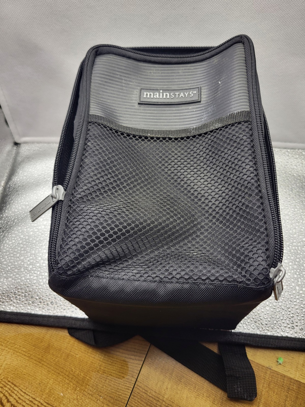 Mainstays Black Soft SidedCD Storage Case Bag / Handle Holds 15 Discs. Plastic