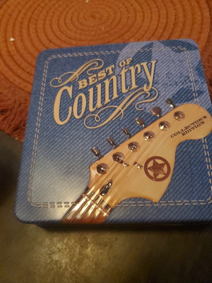 Best Of Country 3 Discs In Metal Box,Willie Nelson Freddy Fender Donna Fargo.etc