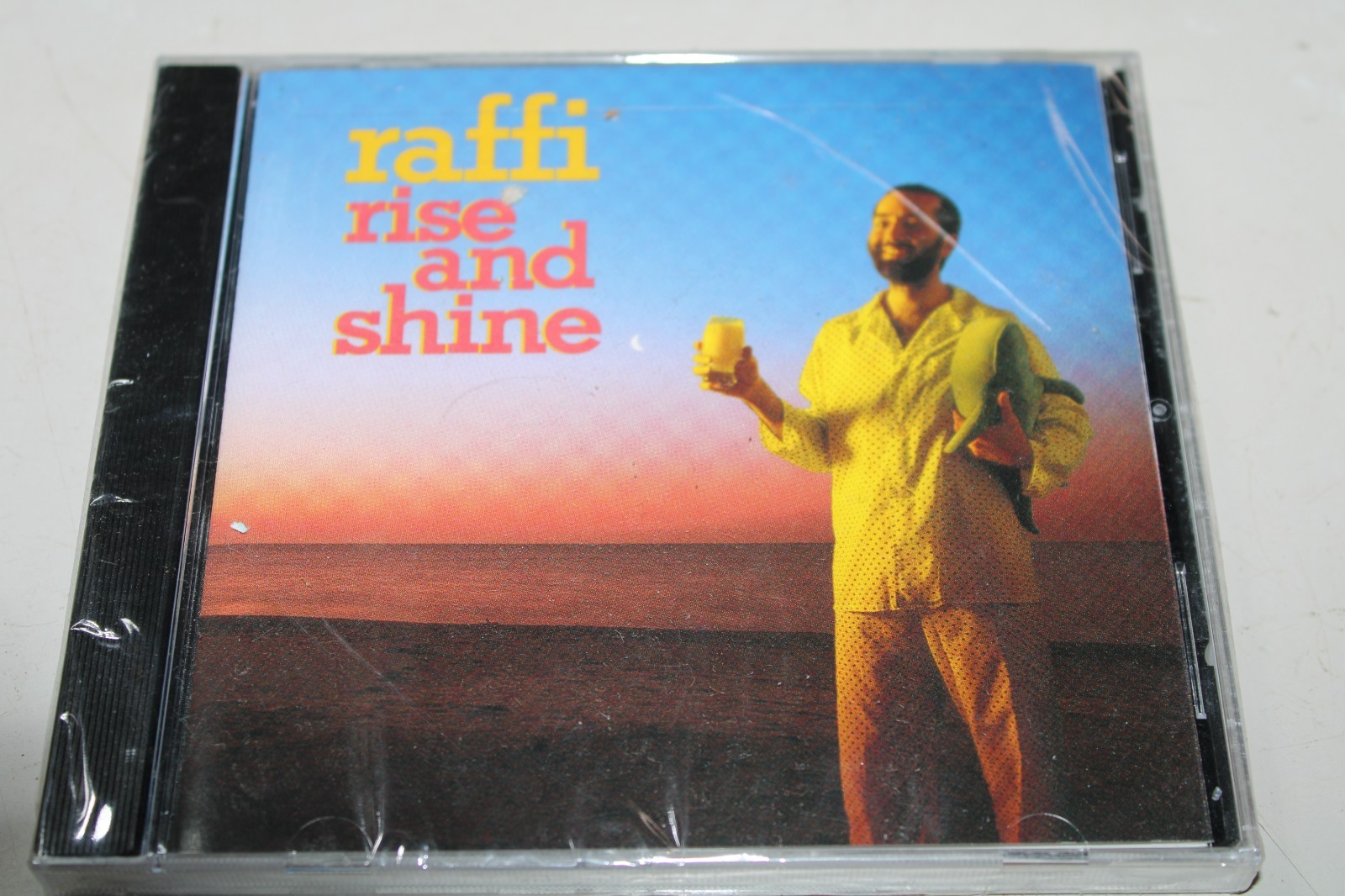 Rise and Shine – CD By Raffi with Ken Whiteley Walk, Walk..- New Jewel Crack