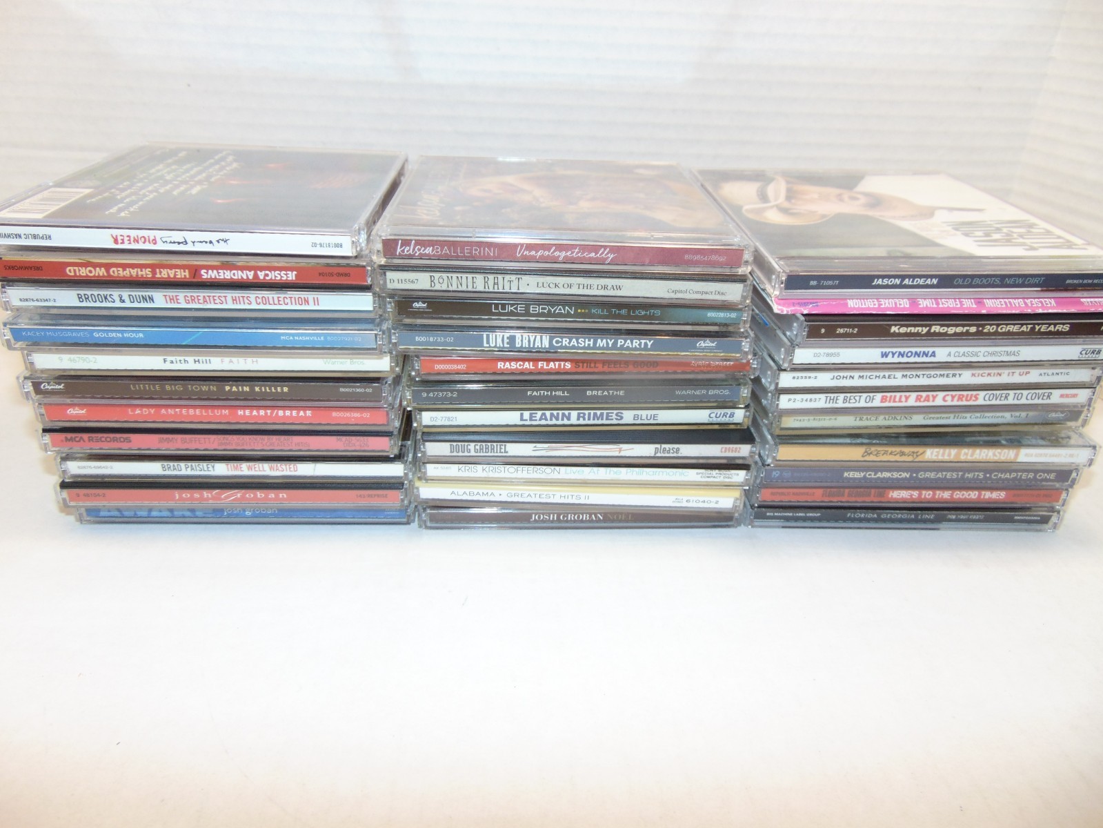 *LOT OF 30 CDS* Country Music CD Collection Bryan, Paisley, Reba, And MORE